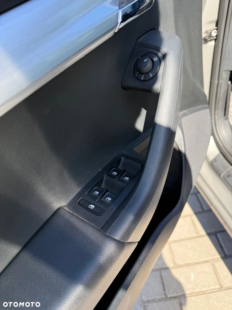 Skoda Octavia 2.0 TDI SCR Ambition DSG - 9