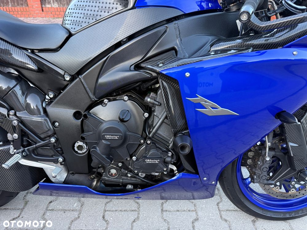 Yamaha R1 - 11
