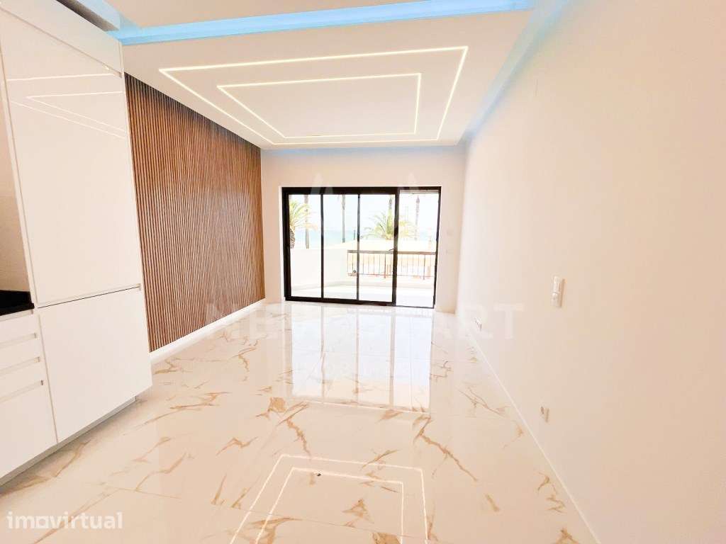 Apartamento T3 renovado com vista mar e garagem em Quarteira - Grande imagem: 2/17