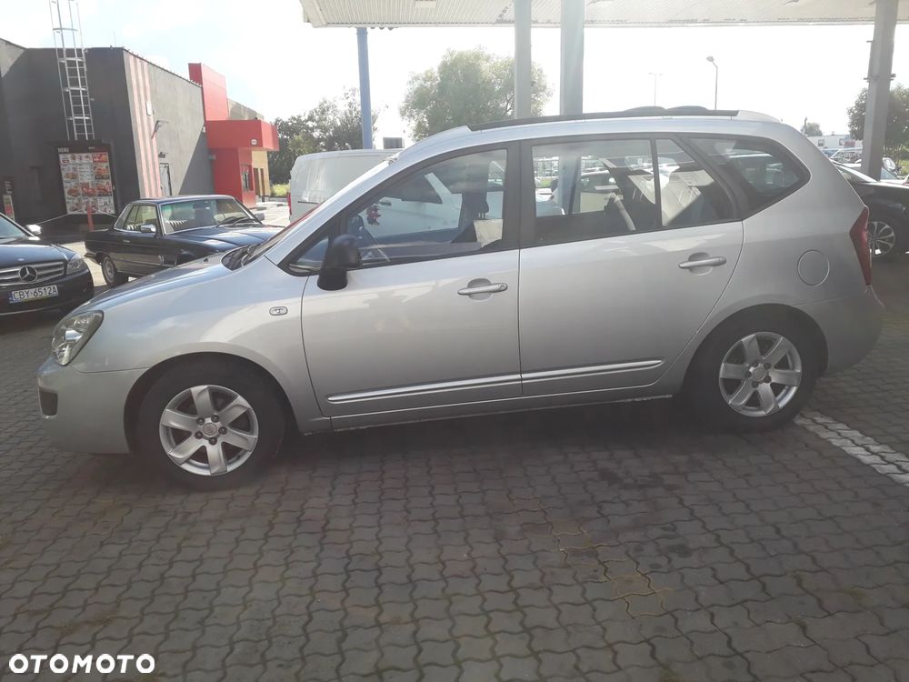 Kia Carens - 8