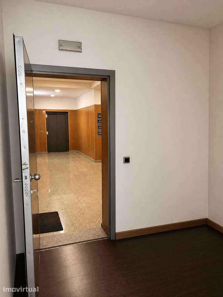 Escritório com receção e dois gabinetes no centro de Penafiel - Grande imagem: 4/8