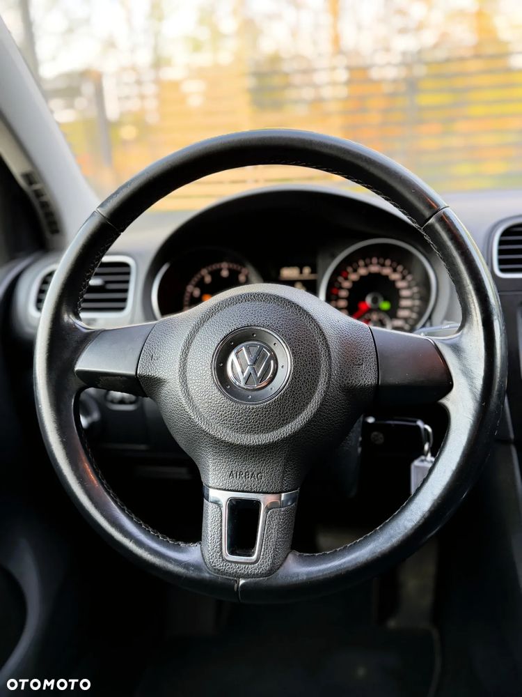 Volkswagen Golf - 32