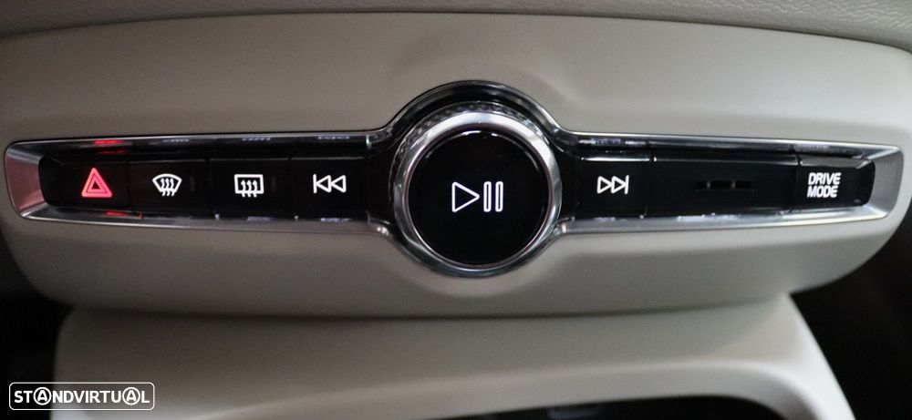 Volvo XC 40 1.5 T3 Tech Edition - 24