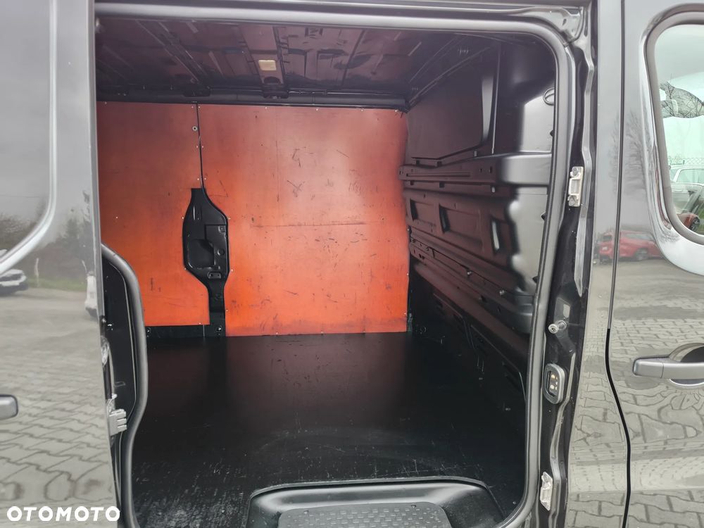 Opel Vivaro - 11