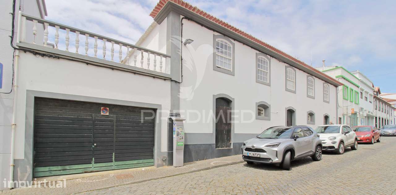 Moradia Senhorial T6 no centro da Praia da Vitória - Grande imagem: 3/38