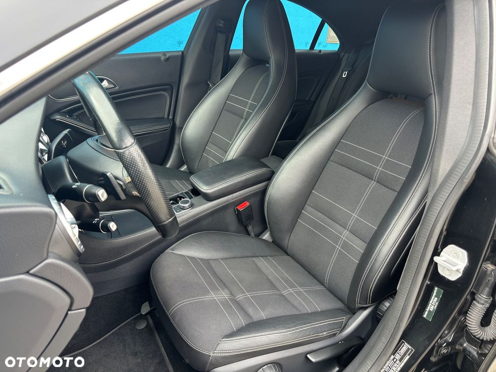 Mercedes-Benz CLA 220 CDI 7G-DCT AMG Line - 12