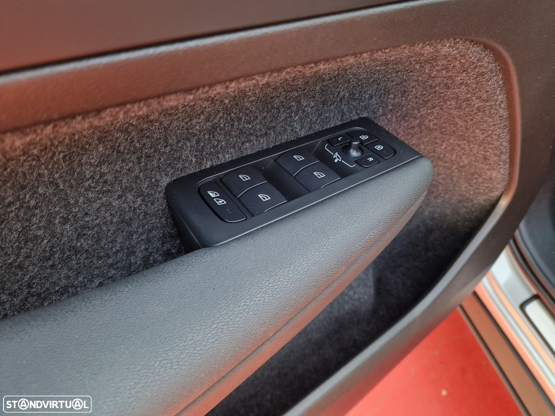 Volvo XC 40 Recharge Core - 10