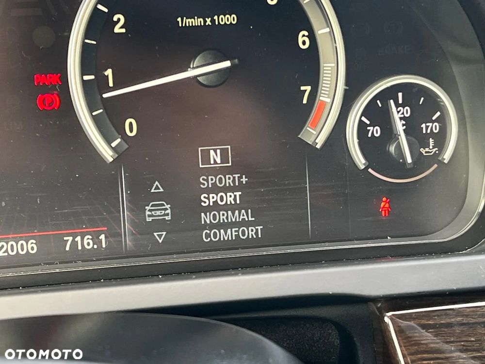 BMW Seria 7 750i xDrive - 24