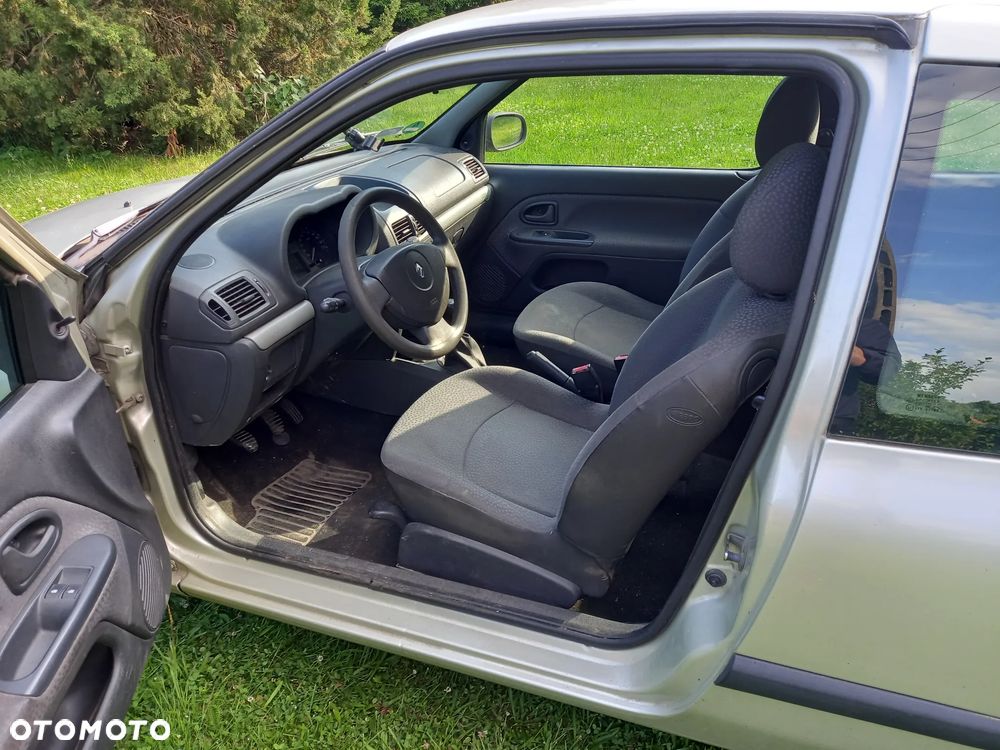 Renault Clio - 9