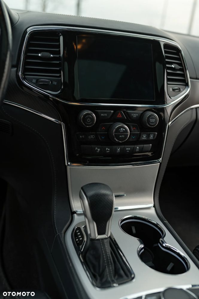 Jeep Grand Cherokee SRT - 39