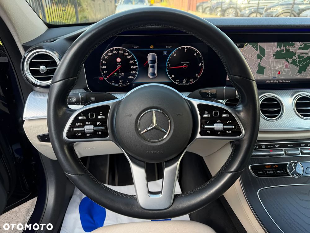 Mercedes-Benz Klasa E 220 d 4-Matic 9G-TRONIC - 25