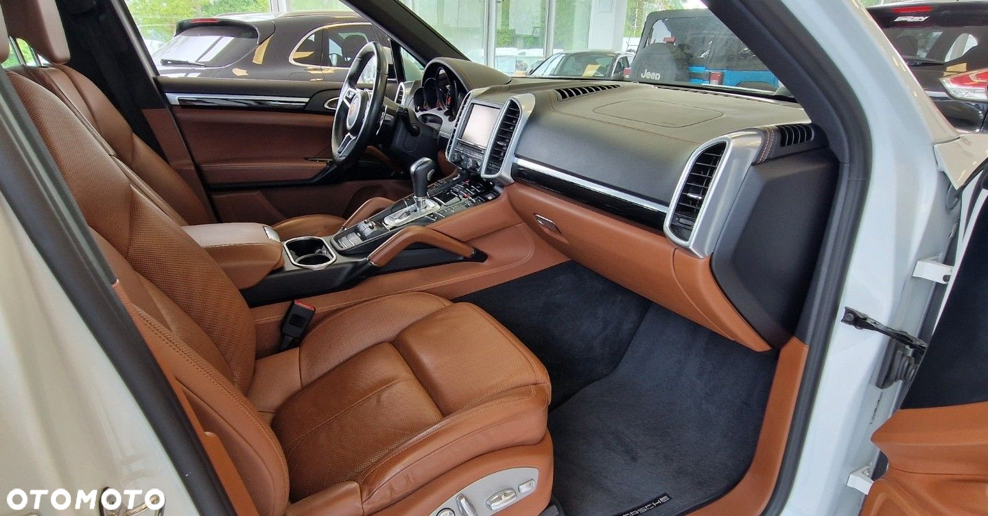 Porsche Cayenne - 19