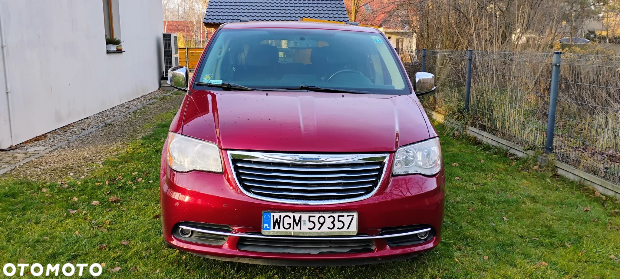 Chrysler Town & Country - 2