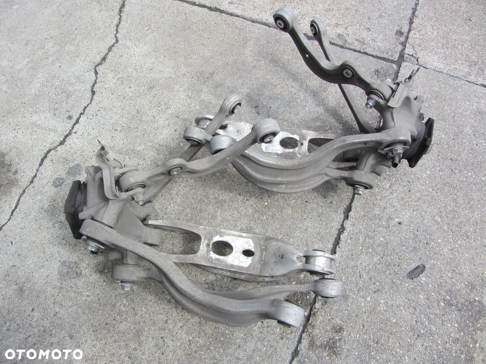 AUDI Q7 Q8 zwrotnica z wahaczami prawy lewy tył 4M0505460C-4M0505459C - 1