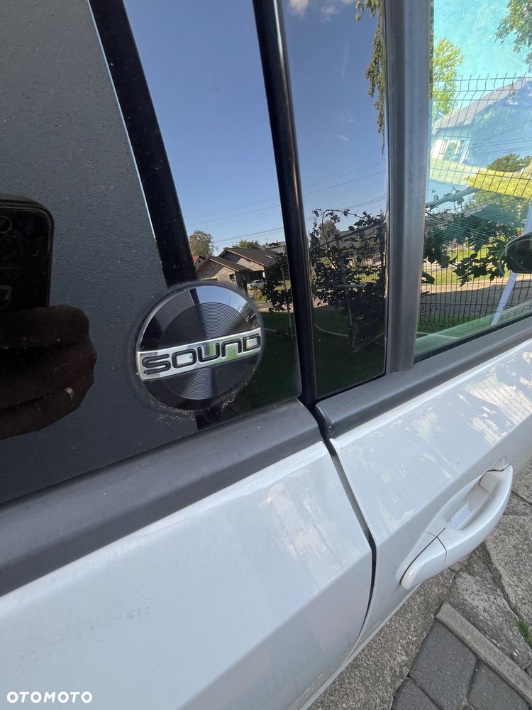 Volkswagen up! sound - 6