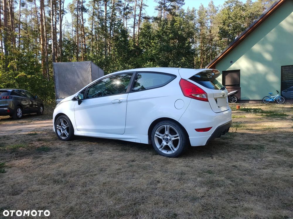 Ford Fiesta - 2