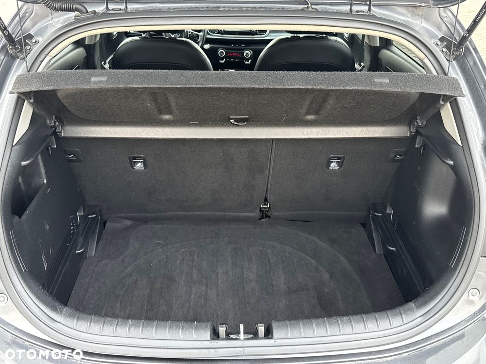 Kia Rio 1.0 T-GDI 100 Dream-Team Edition - 36