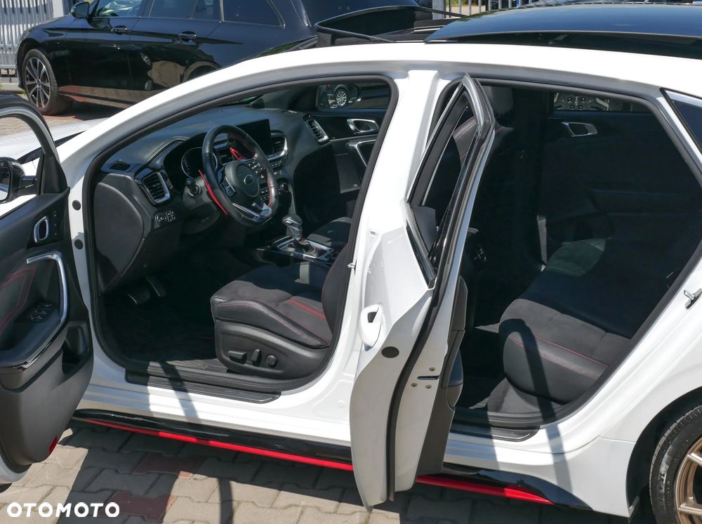 Kia ProCeed 1.6 T-GDI GT DCT - 12