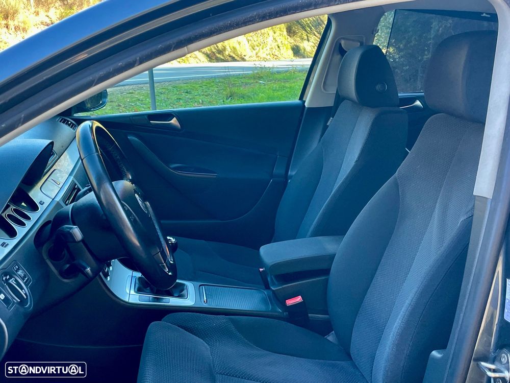 VW Passat 2.0 TDI Confortline - 12