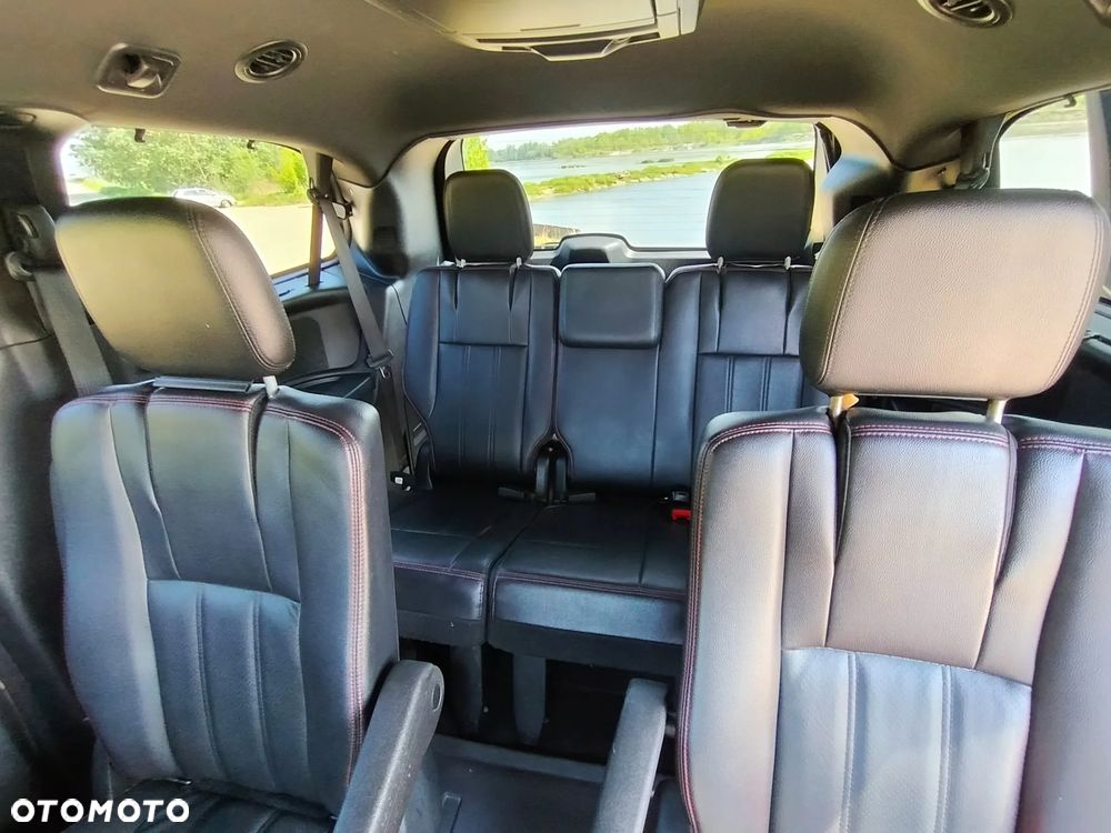 Dodge Grand Caravan - 11