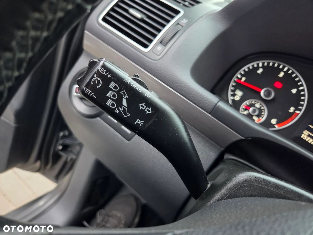 Volkswagen Touran 2.0 TDI DPF BlueMotion Technology Comfortline - 21