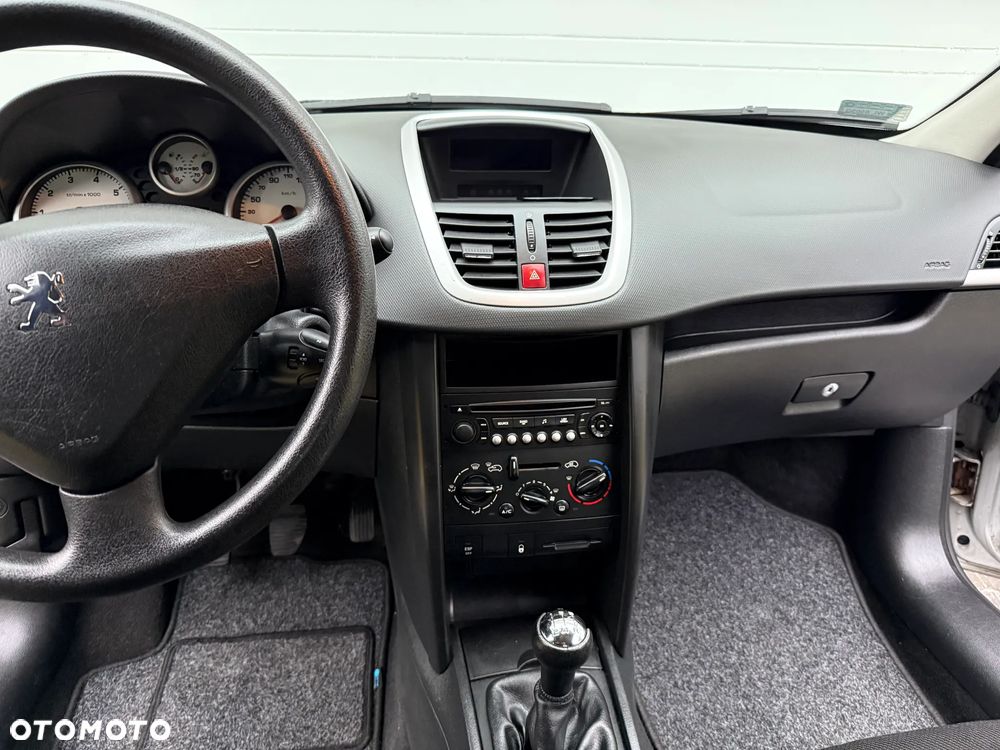 Peugeot 207 1.4 16V Trendy - 3