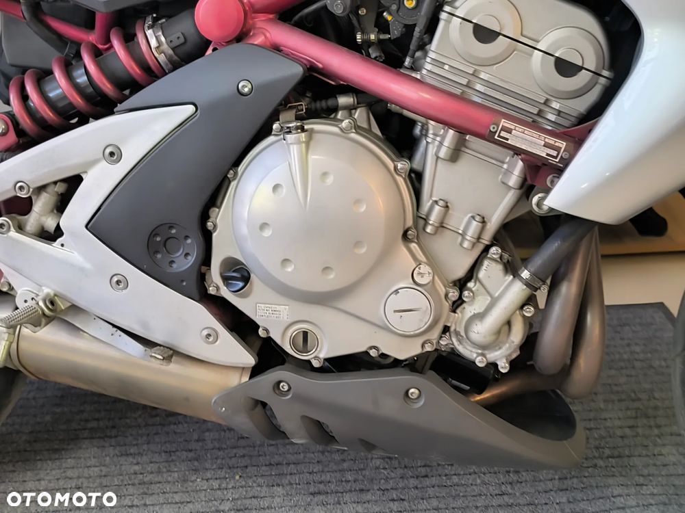 Yamaha XJ - 6