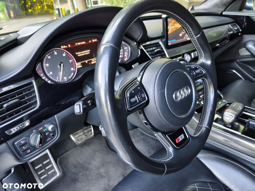 Audi S8 - 24
