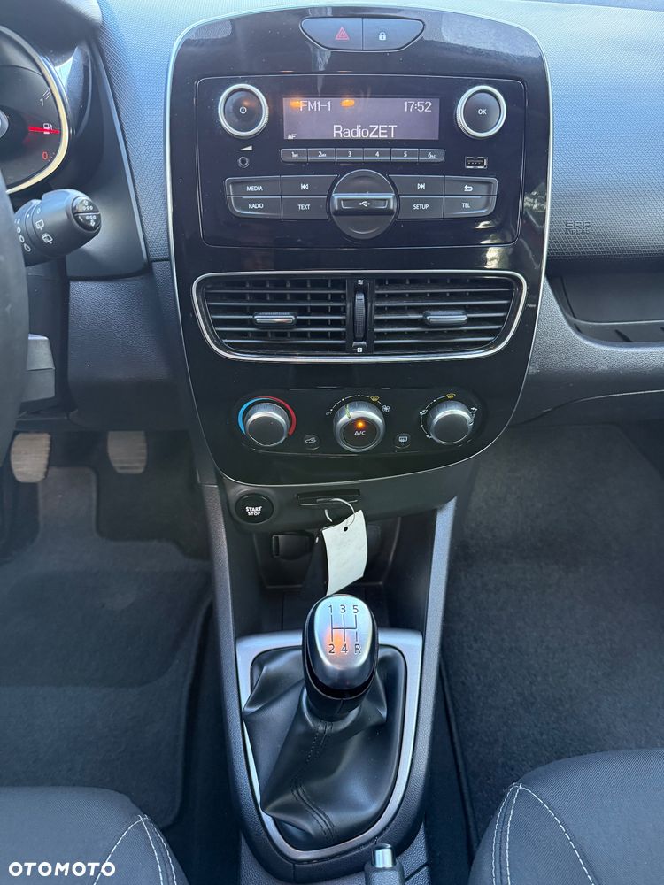 Renault Clio 1.2 16V 75 LIMITED - 26