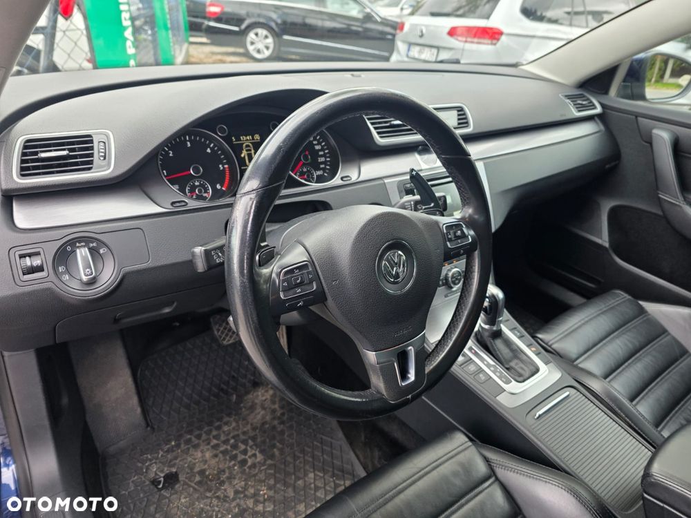 Volkswagen Passat - 12