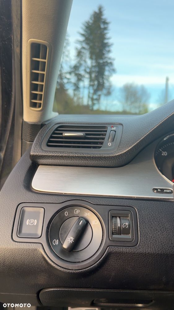 Volkswagen Passat 2.0 TDI DPF Highline - 13