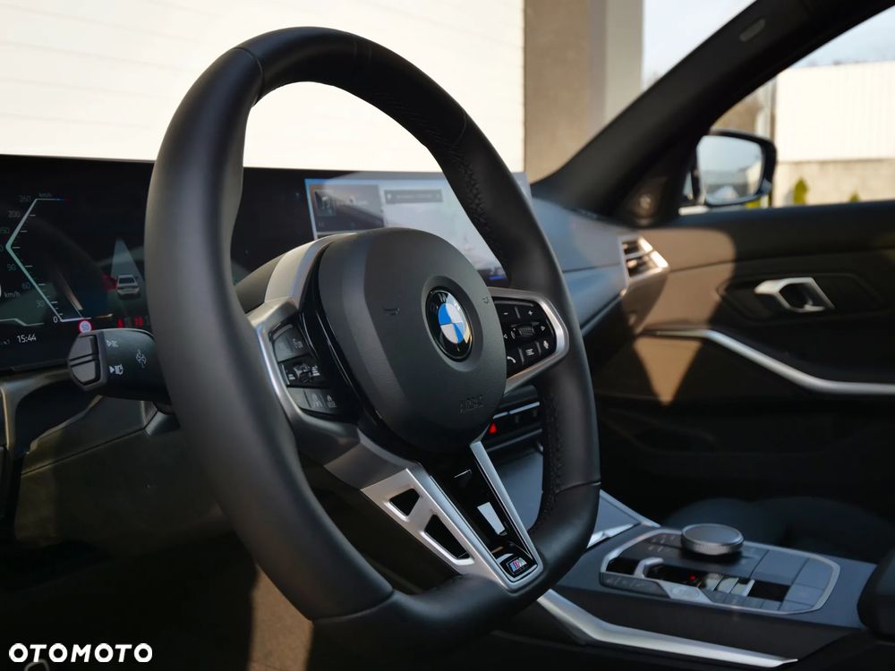 BMW Seria 3 330i xDrive M Sport sport - 18