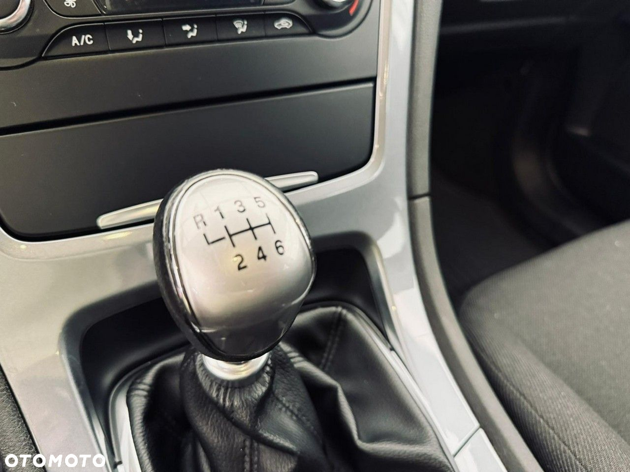 Ford Mondeo - 26