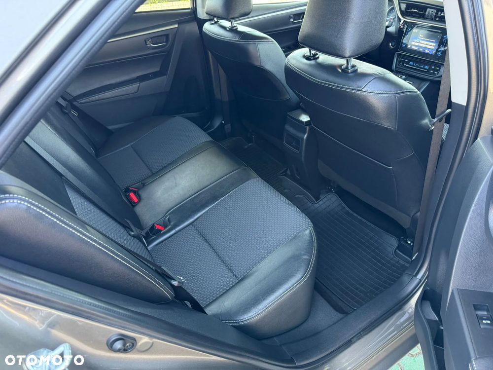 Toyota Corolla 1.6 50th Anniversary MS - 12