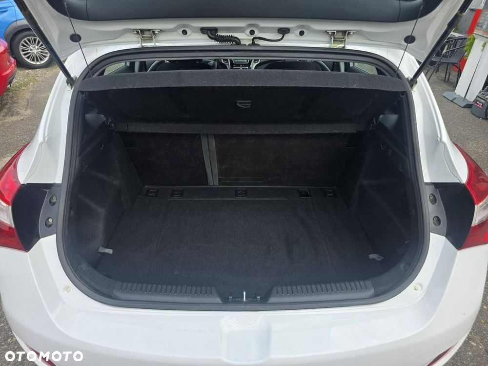 Hyundai i30 1.6 D Classic + - 26