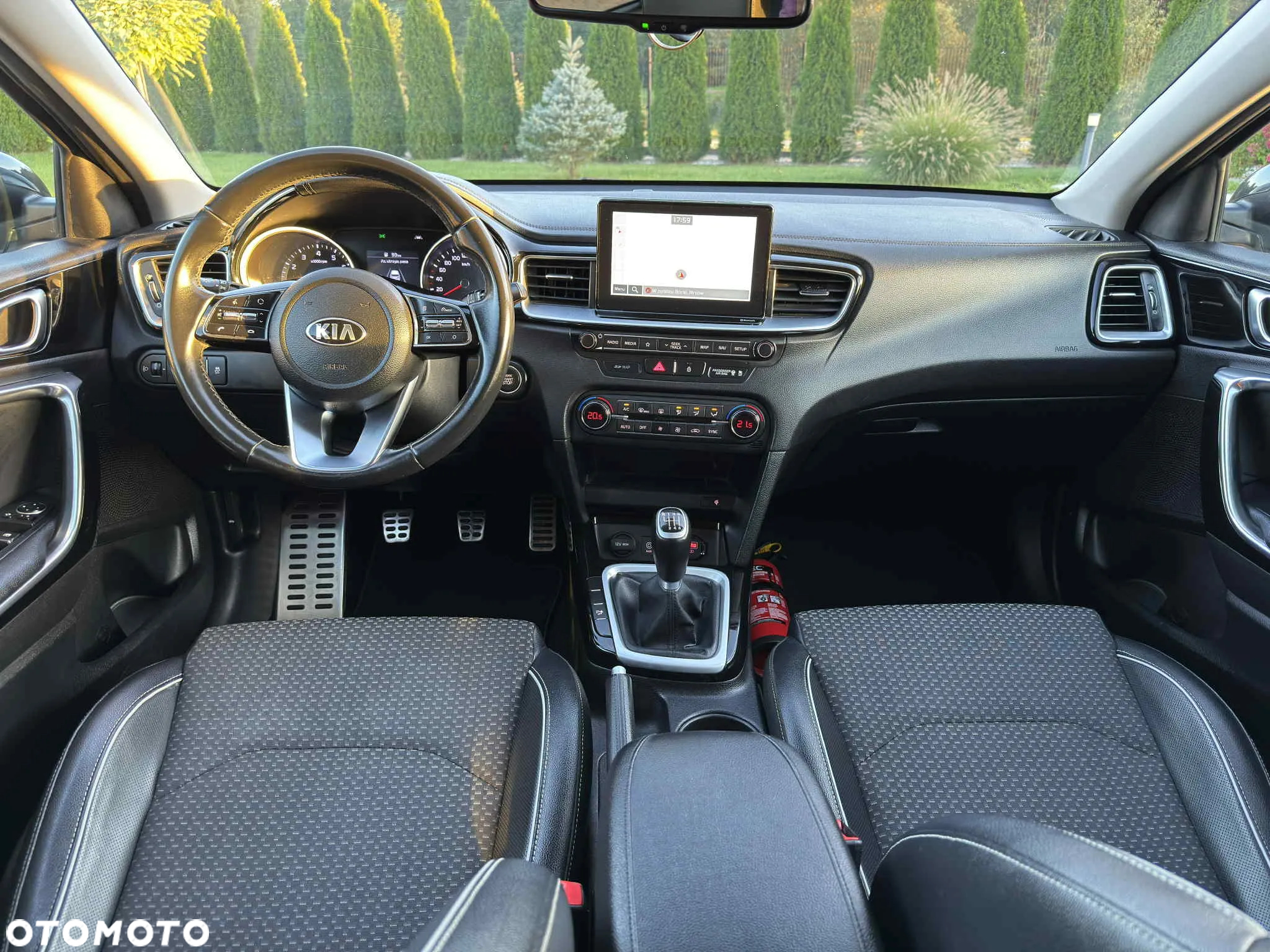 Kia Ceed - 32