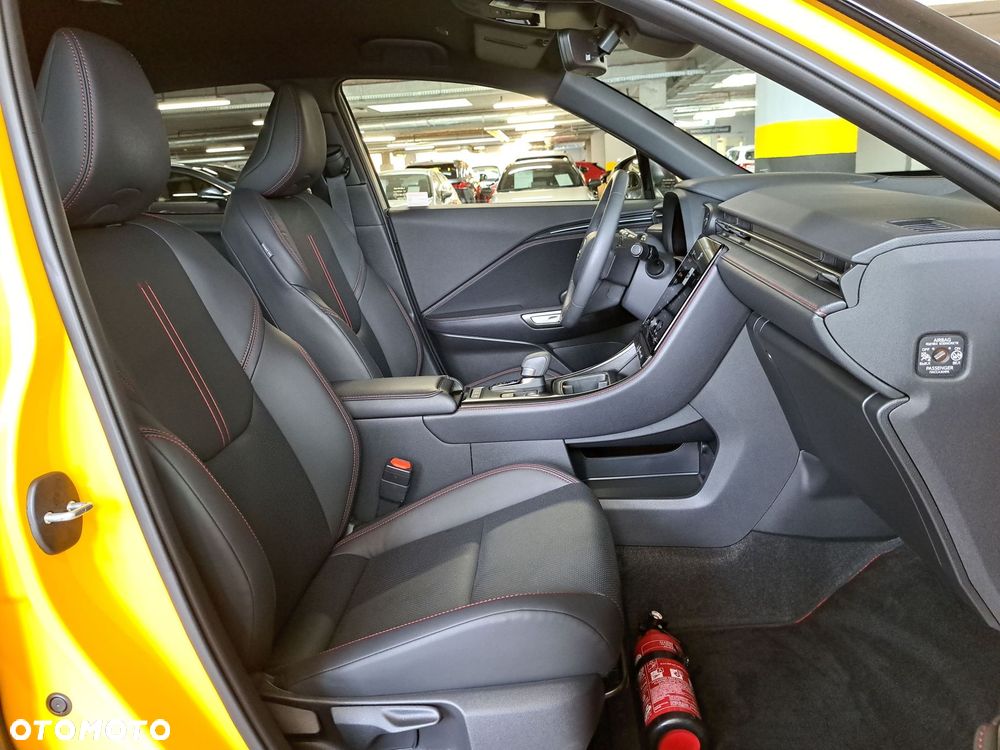 Lexus LBX 1.5 Hybrid Emotion - 16