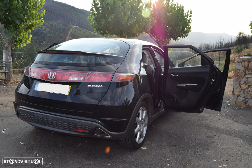 Honda Civic 1.8 Sport - 29