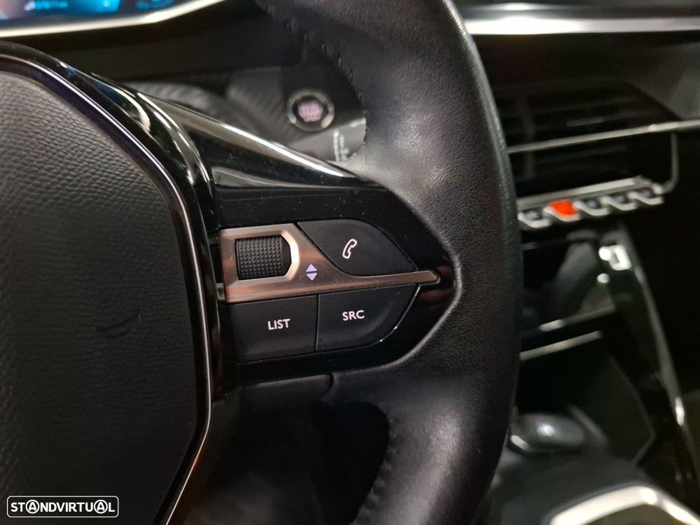 Peugeot 2008 1.2 PureTech Allure - 17