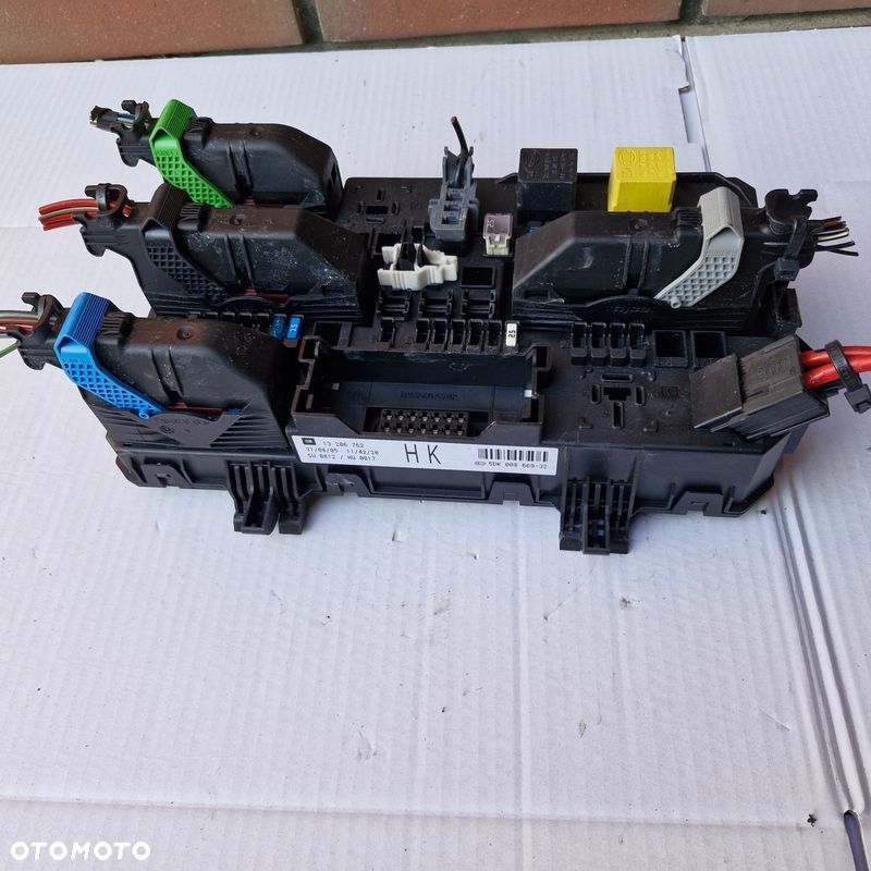 OPEL ASTRA H III ZAFIRA B SKRZYNKA BEZPIECZNIKÓW MODUŁ BSI 13206762 HK - 1