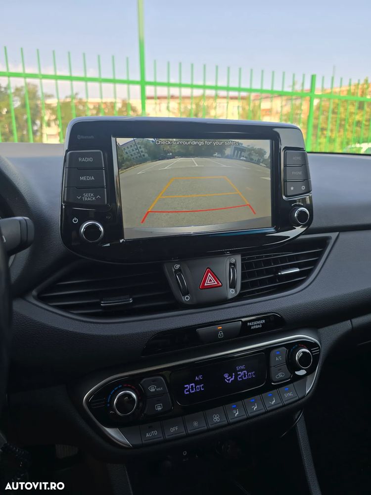 Hyundai i30 1.4 100CP 5DR M/T Highway+ - 9