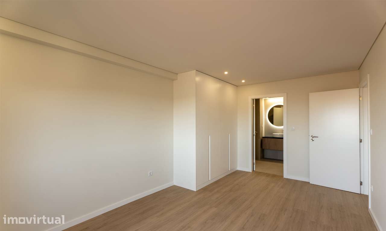 Apartamento T3 com 3 casas de banho e garagem - Grande imagem: 4/12