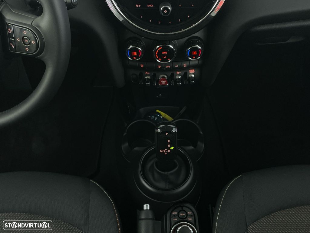 MINI 5 Portas Cooper Premium Essential Auto - 16