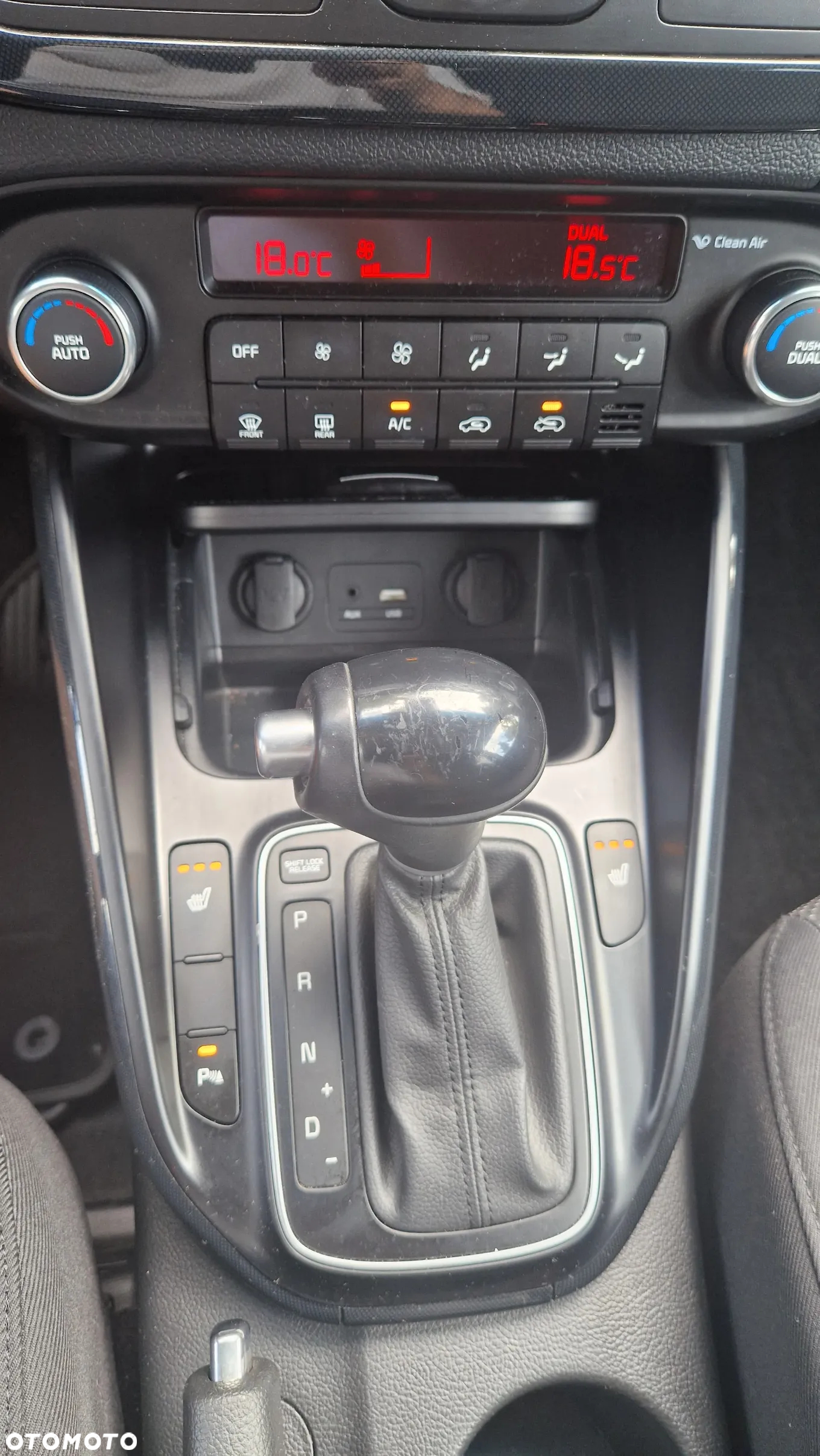 Kia Carens - 14