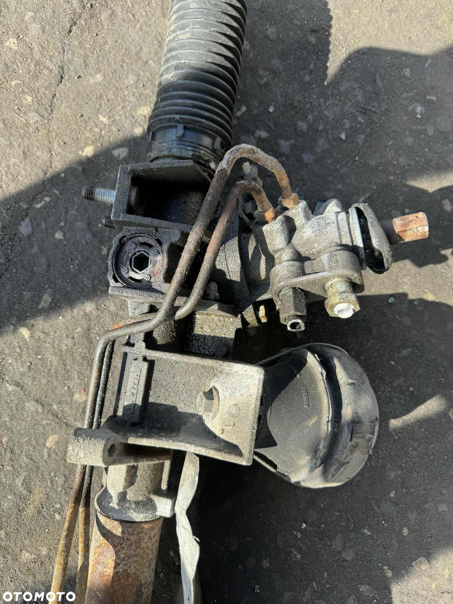 MAGLOWNICA VOLVO S80 P9492853 - 3