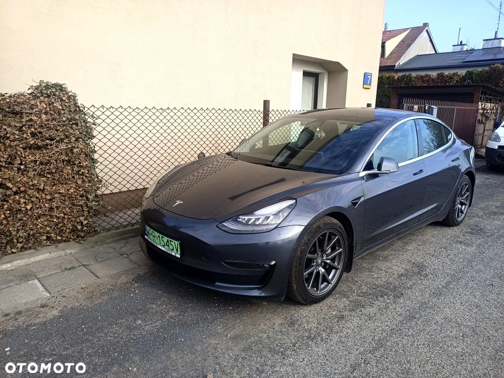 Tesla Model 3 - 1