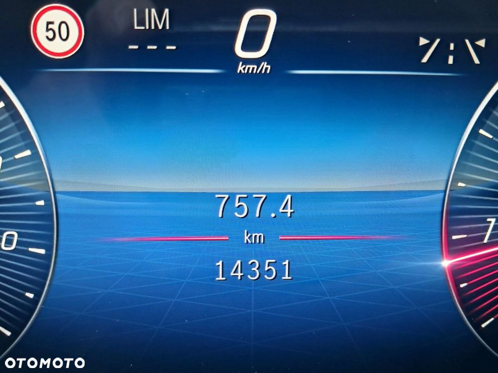 Mercedes-Benz GLB - 11