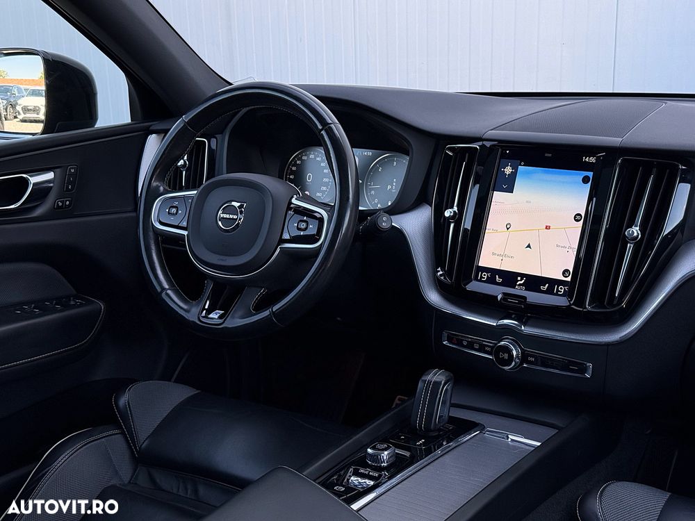 Volvo XC 60 B4 MHEV AWD R-Design - 22