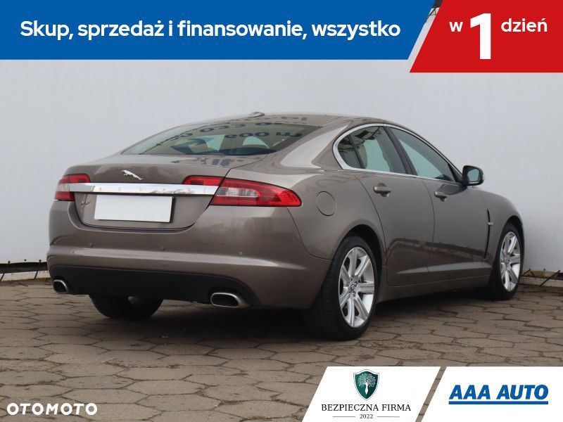 Jaguar XF - 7