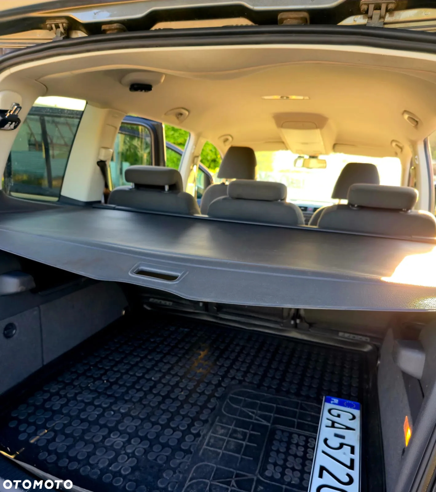 Volkswagen Touran 1.6 TDI DPF BlueMot Comfortline - 10